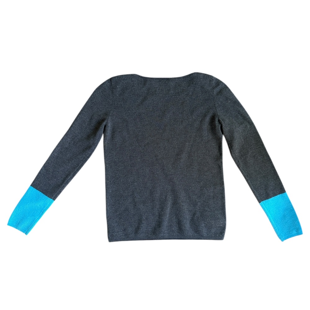 Alkris punto Gray Sweater with Blue Sleeves - Picture 2 of 3